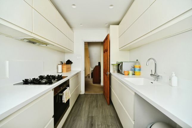 19, Edward Avenue, Brighton photo 4