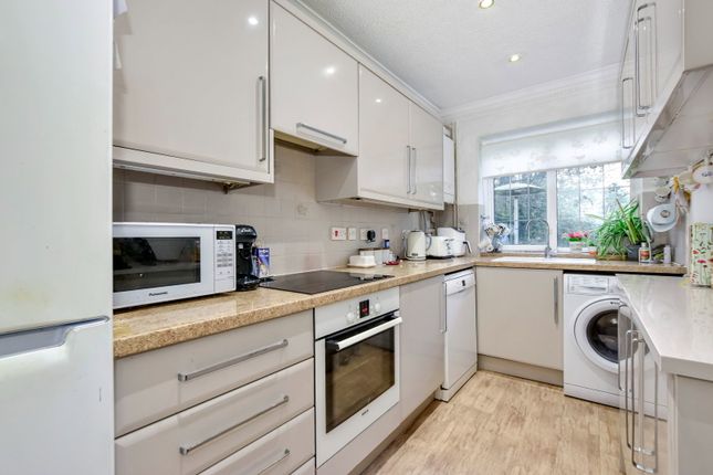 Windmill Court,Flat 7, Windmill Lane, Bushey photo 4