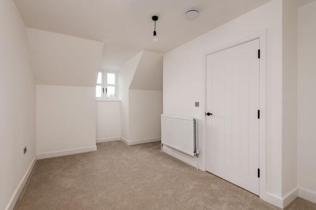 Cranbrook Road, Ilford photo 2
