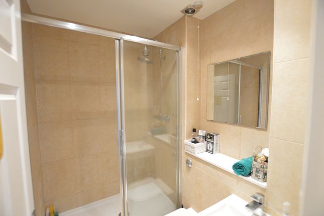 14, Syon Court Park View Close, St Albans photo 4