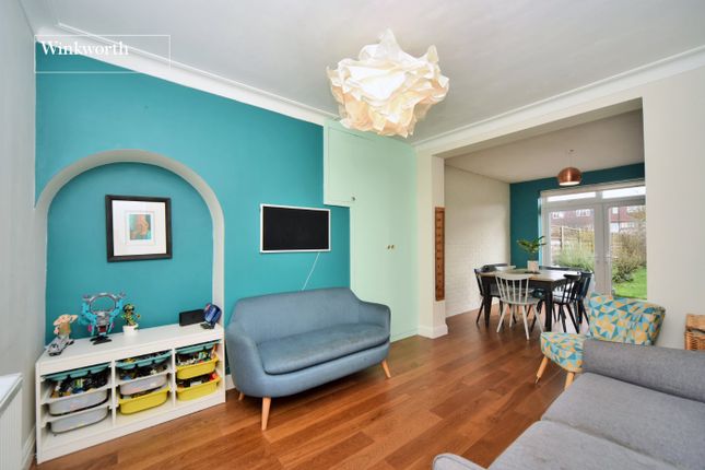 23, Elmstead Gardens, Surrey photo 4