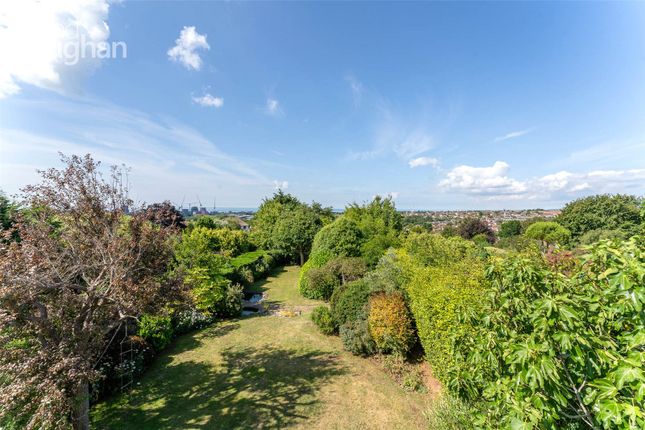 Detached house to rent in Meadow Close, Hove, East Sussex