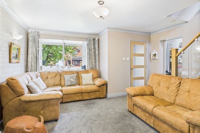 12, Firethorn Drive, Hyde photo 2