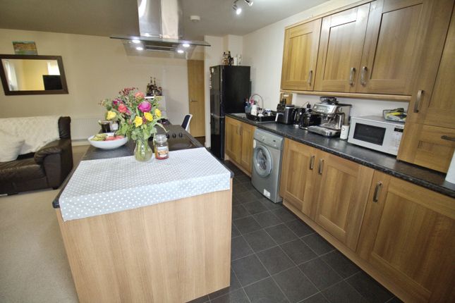 84, Peterson Drive, Grimsby photo 3