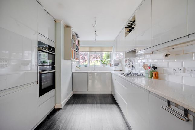 26 Oaklands, Haslemere photo 2