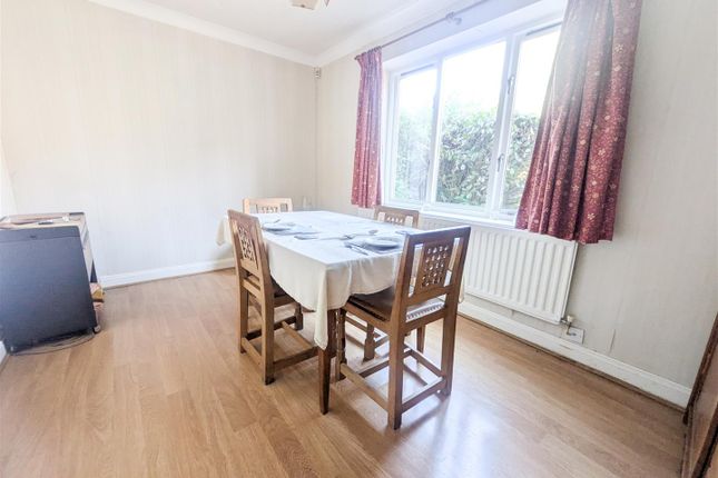 14, Calvert Close, Uckfield photo 4