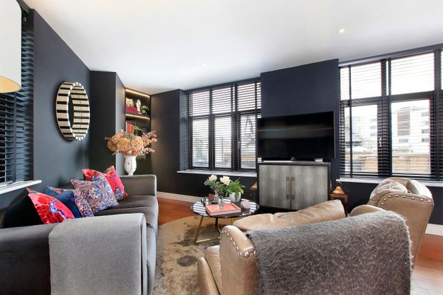 Flat for sale in Queenstown Road, Battersea, London