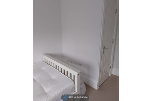 Room to rent in High Street, Upton, Northampton