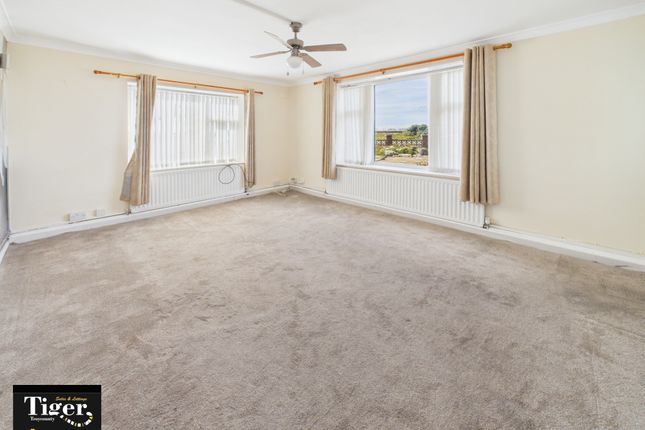 Flat 50, Crescent Court, Promenade, Blackpool photo 3