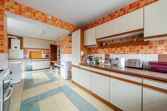 11, West Grove, Walton-On-Thames photo 4