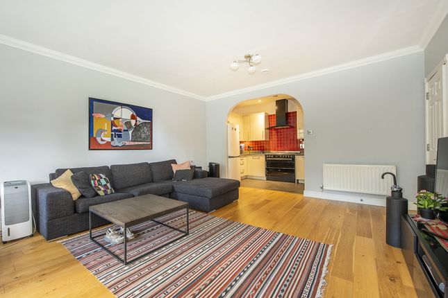 Flat to rent in Chapman Square, London