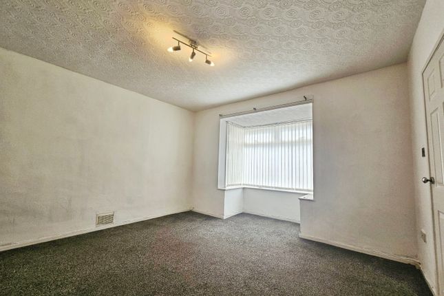 130, Rowantree Drive, Bradford photo 3