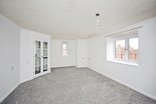 40, Swan Court, Stratford-upon-Avon photo 2