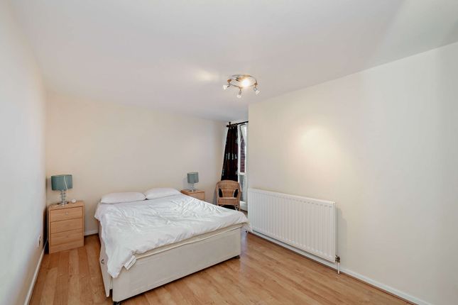 Flat for sale in Chandos Way, Wellgarth Road, London