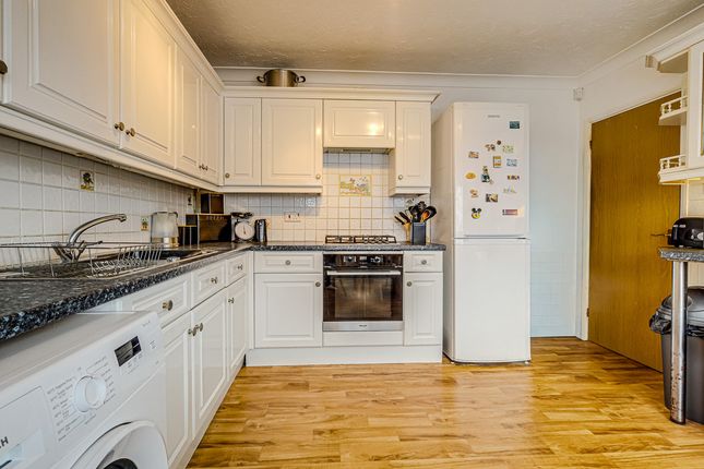 7, Caversham Avenue, Southend-on-sea photo 3