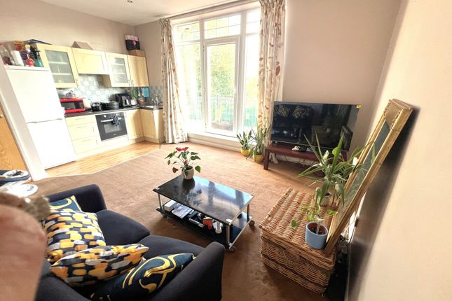 Flat 1, 195 Lynchford Road, Farnborough photo 3