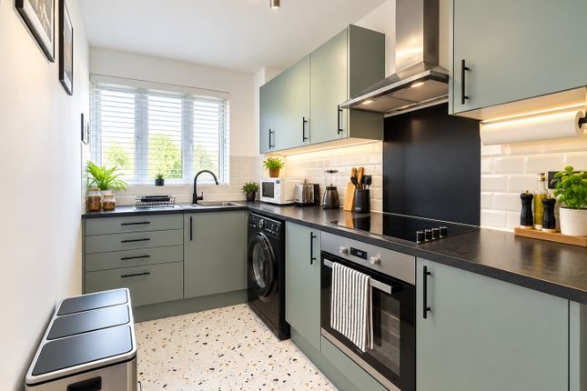 2, Taylors Close, Orpington photo 2