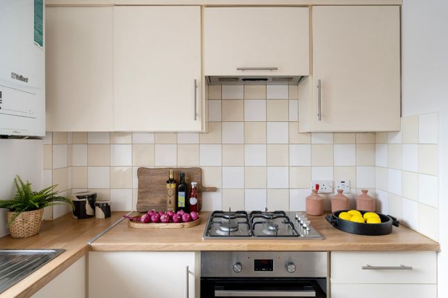 Flat 11, London Court,, Frogmore, London photo 5