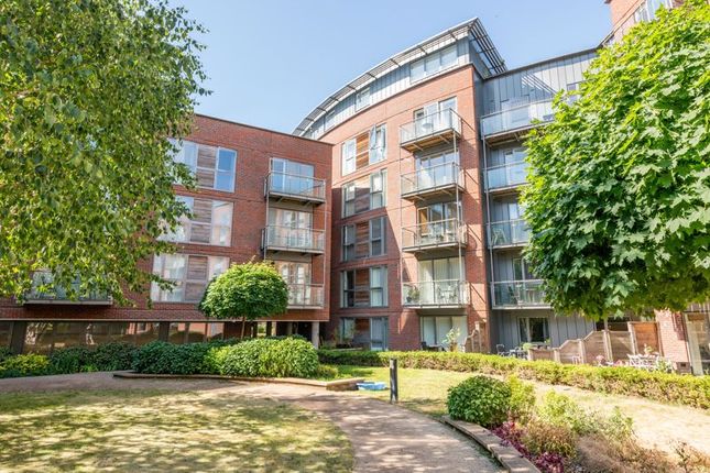 Flat to rent in The Heart, Walton-On-Thames KT12