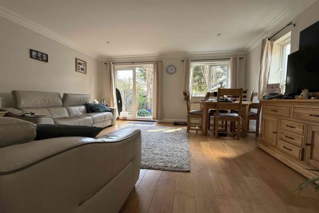 10, Dew Pond Close, Horsham photo 3