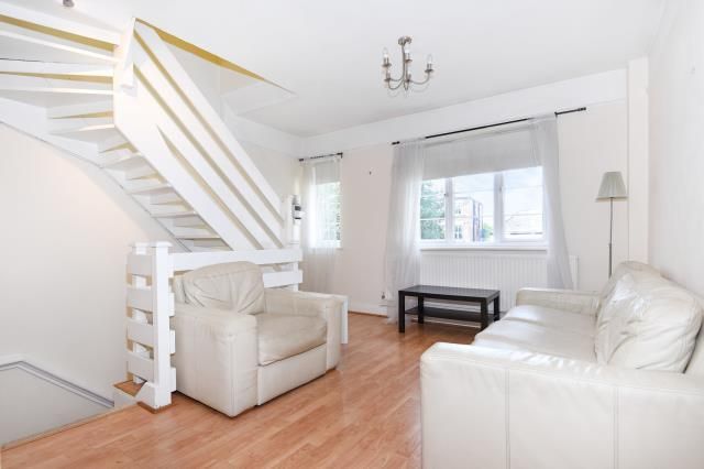 Thumbnail Maisonette to rent in Crescent Road, Finchley