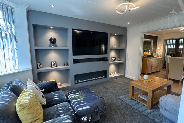 152 Melton Avenue Lounge