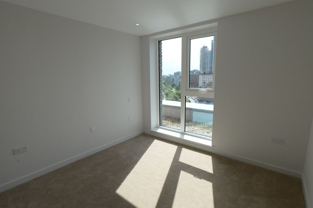 Flat for sale in Newnton Close, London