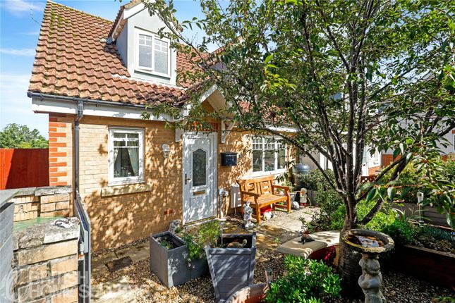 3-bed bungalow on 34, Wickham Close, Devon, £270,000