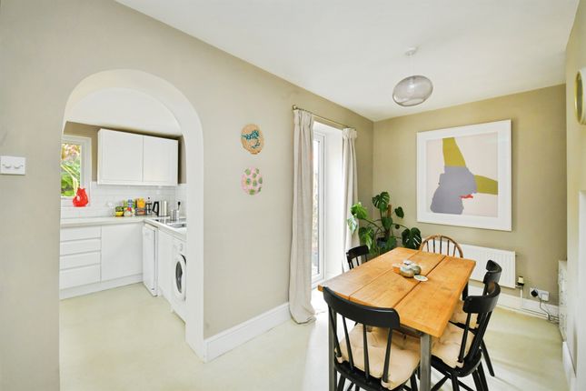 4, The Crescent, SALTASH photo 3