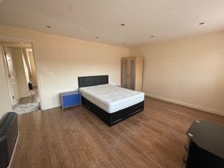 25 Flat 3,, Sholebroke Place, Leeds photo 5