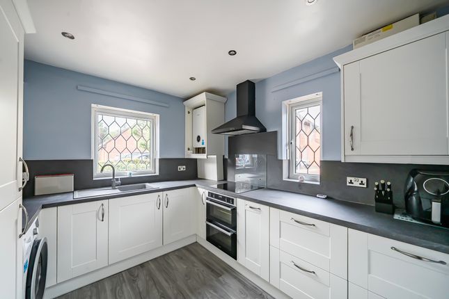 1, Juliana Close, Swindon photo 3
