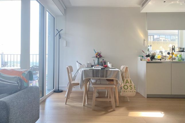 135 Parkside Apartments, London photo 3