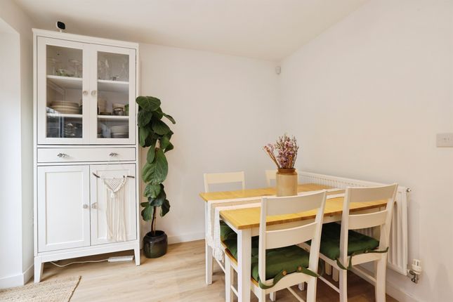 24, Sumbler Drive, Calne photo 4