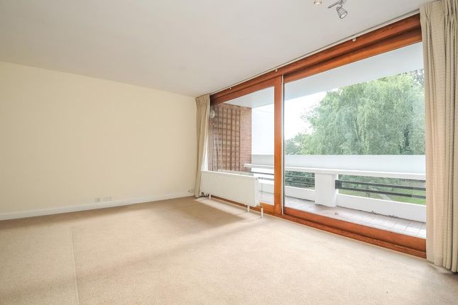 Thumbnail Flat to rent in Southwood Lawn Road, London