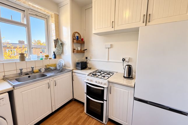 23, Dounesforth Gardens, LONDON photo 4