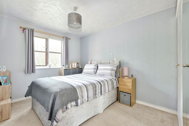 1-bed flat on Osprey Close, Watford WD25, £150,000
