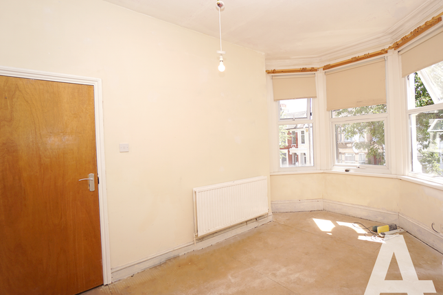 Thumbnail Flat to rent in First Floor Flat, 49 Meads Road, Wood Green, London