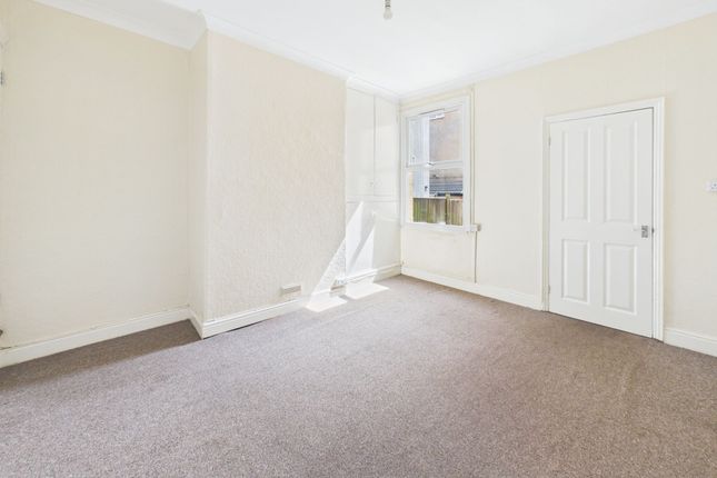 27 Huthwaite Road, Sutton-In-Ashfield photo 3