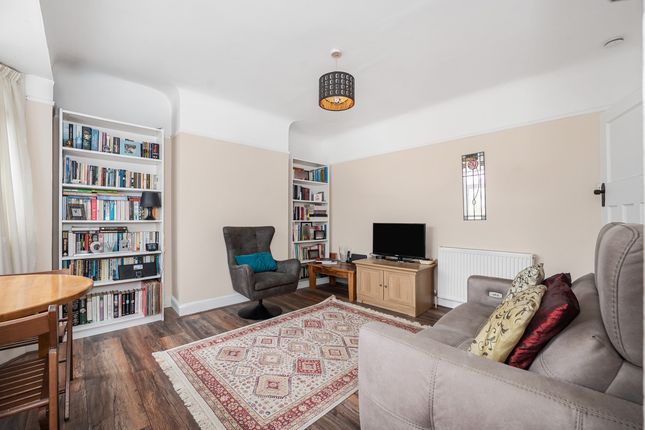 85a, Vincent Gardens, London photo 3