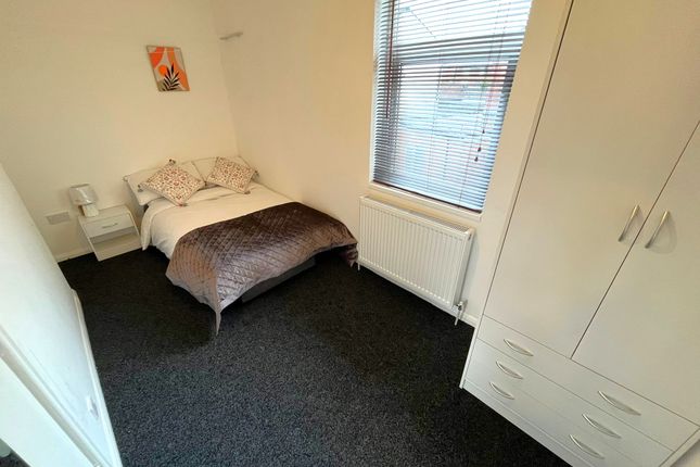 Room 4, 37, Layton Avenue, Mansfield photo 2
