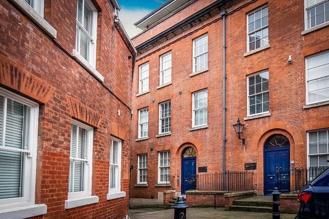 33 Kings Court 002