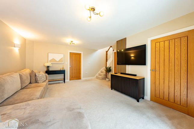4, Oakwood, Atherstone photo 4