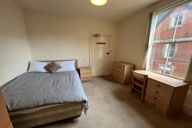 Terraced house to rent in Castle Boulevard, City