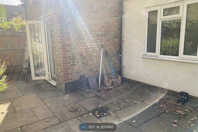 Conyers Road, London photo 3