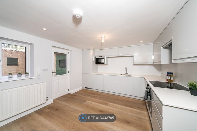 Flat, North House Brownlow Hill, Reading photo 3