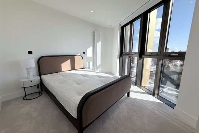 803 Redwood Tower 5 Affinity View,, Redwood Tower Twelve Trees Park, West Ham, London photo 3