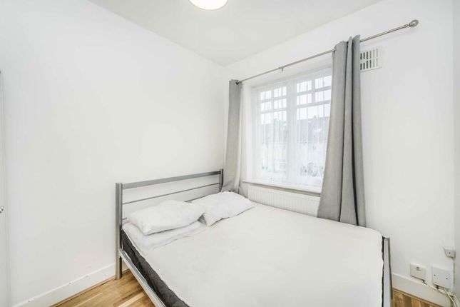 First Floor Flat, 45, Herbert Gardens, London photo 4