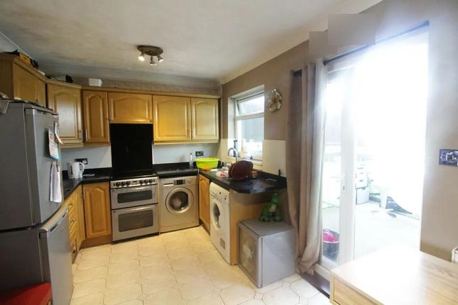 18, The Octagon, Corby photo 4
