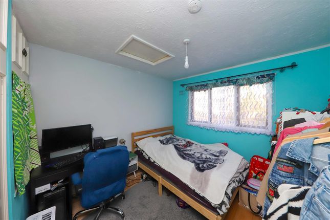 43, Newcourt, Uxbridge photo 4