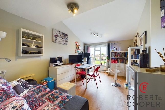 Thumbnail Flat for sale in Prospect Close, Eastcote